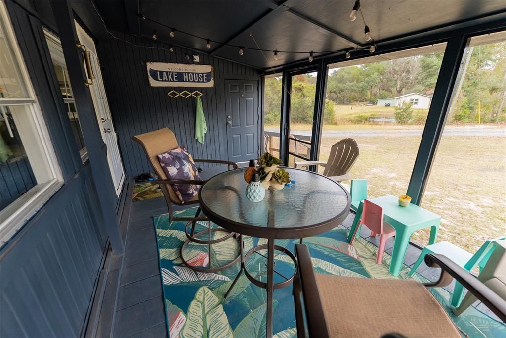 For Sale: $209,700 (2 beds, 2 baths, 884 Square Feet)