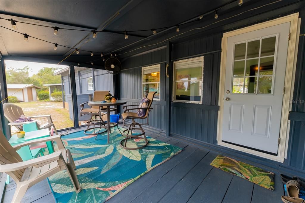 For Sale: $209,700 (2 beds, 2 baths, 884 Square Feet)