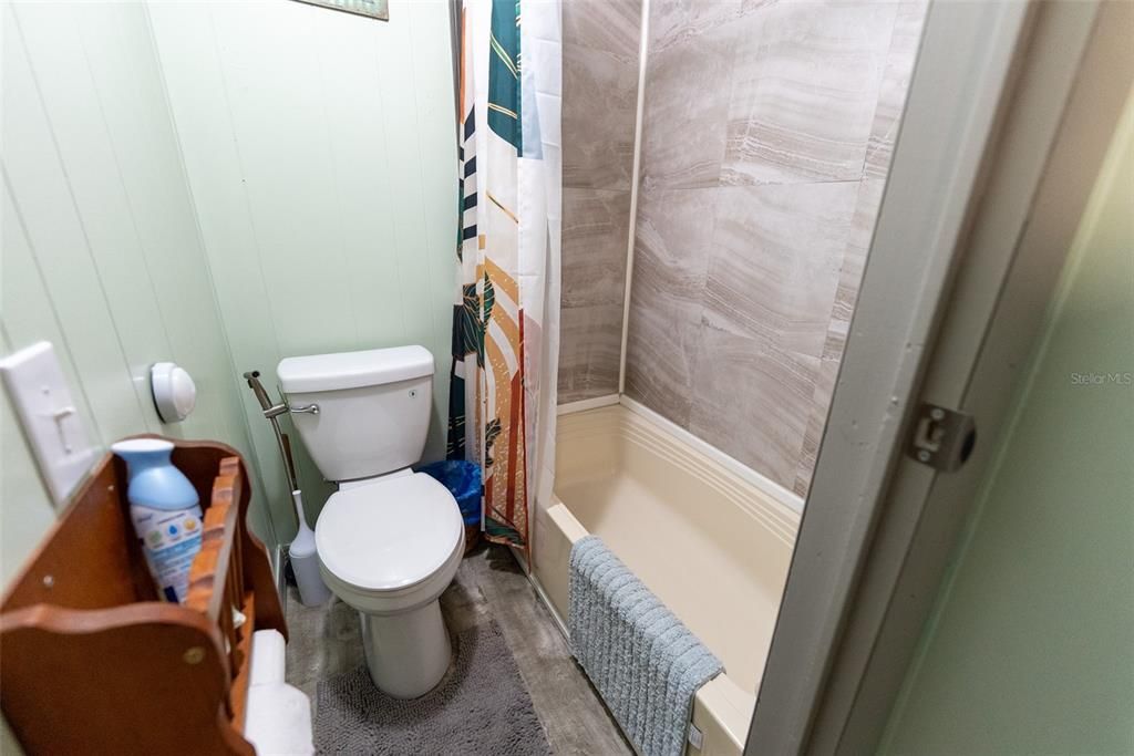 For Sale: $209,700 (2 beds, 2 baths, 884 Square Feet)