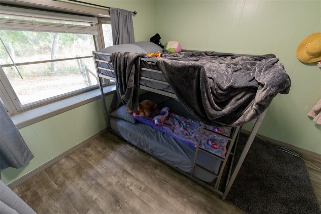 For Sale: $209,700 (2 beds, 2 baths, 884 Square Feet)