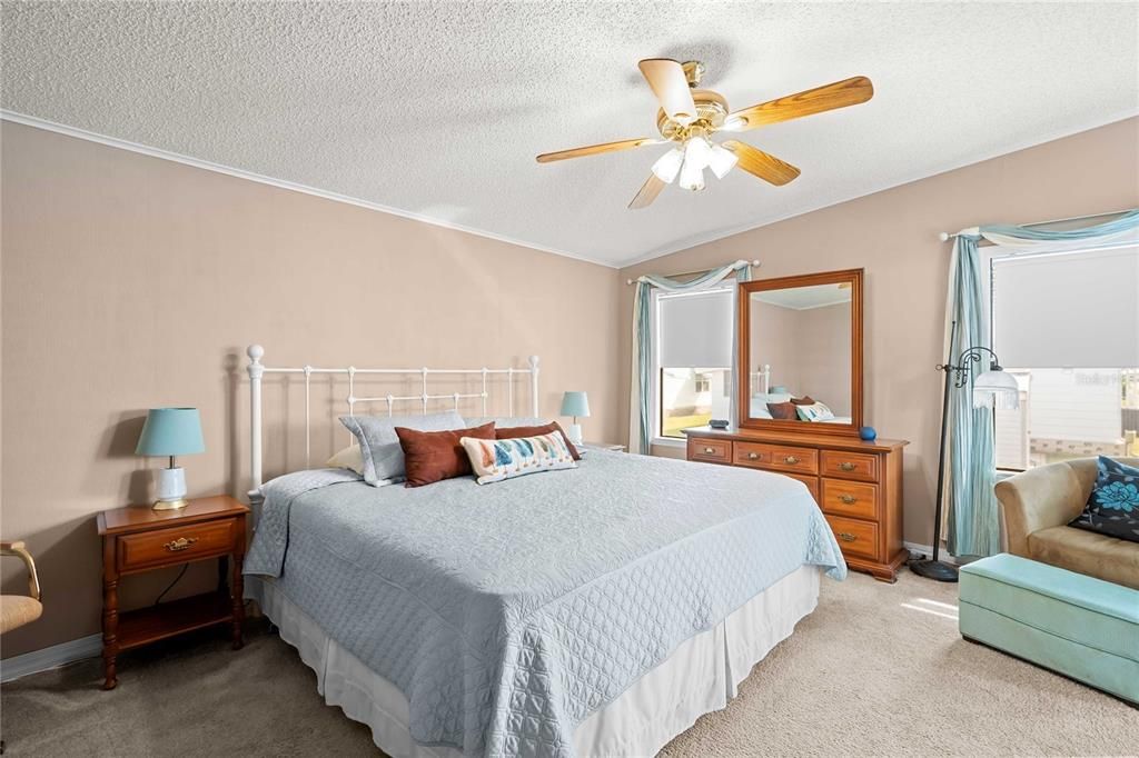 На продажу: $219,900 (2 спален, 2 ванн, 1632 Квадратных фут)