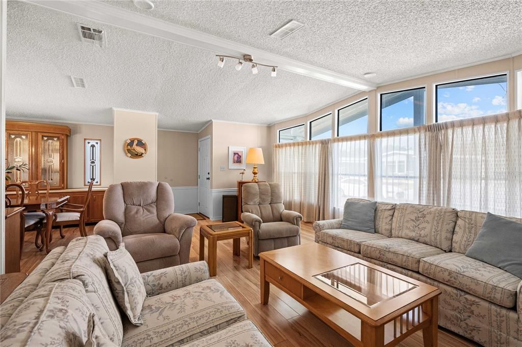 На продажу: $219,900 (2 спален, 2 ванн, 1632 Квадратных фут)