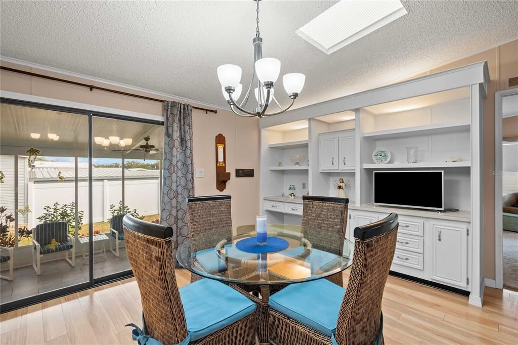 На продажу: $219,900 (2 спален, 2 ванн, 1632 Квадратных фут)