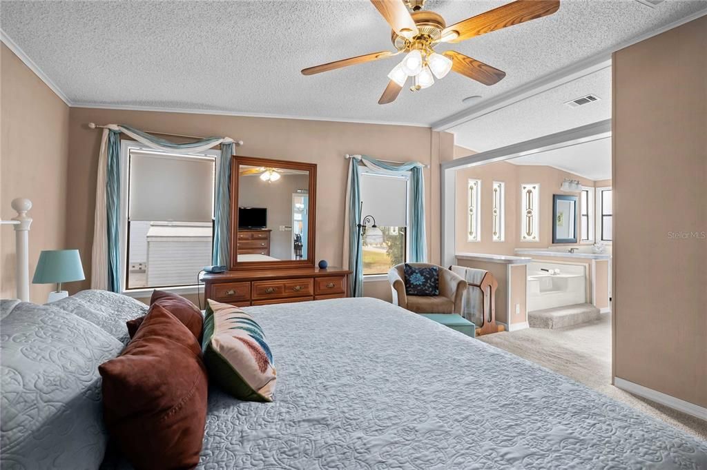 На продажу: $219,900 (2 спален, 2 ванн, 1632 Квадратных фут)