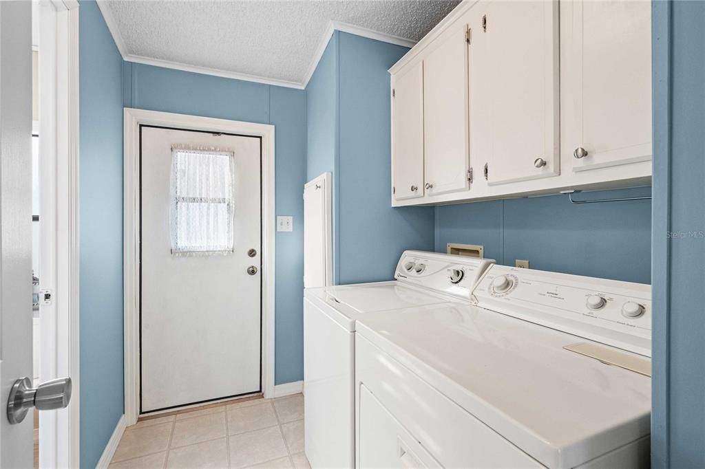 На продажу: $219,900 (2 спален, 2 ванн, 1632 Квадратных фут)