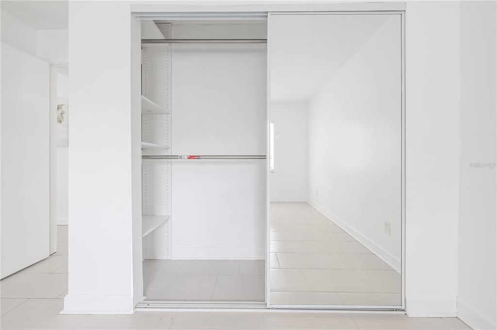 For Sale: $205,000 (1 beds, 1 baths, 702 Square Feet)