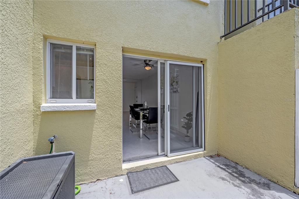 For Sale: $205,000 (1 beds, 1 baths, 702 Square Feet)