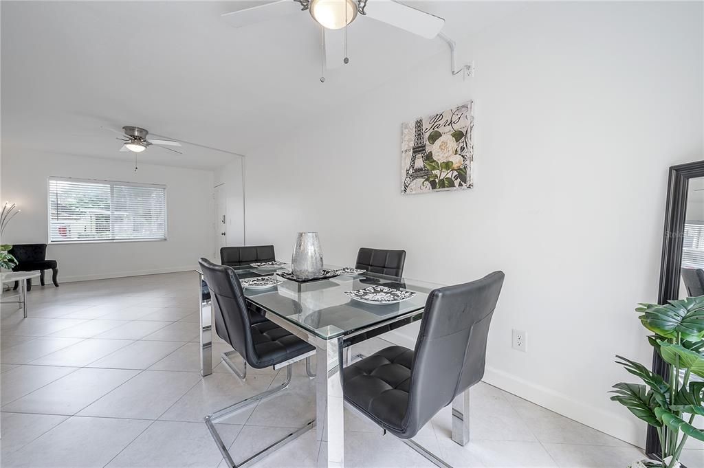 For Sale: $205,000 (1 beds, 1 baths, 702 Square Feet)