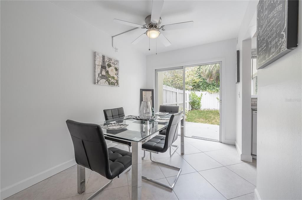 For Sale: $205,000 (1 beds, 1 baths, 702 Square Feet)