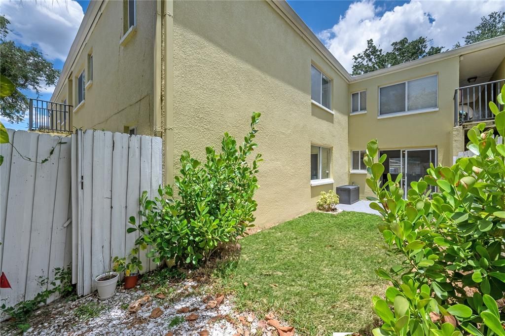 For Sale: $205,000 (1 beds, 1 baths, 702 Square Feet)