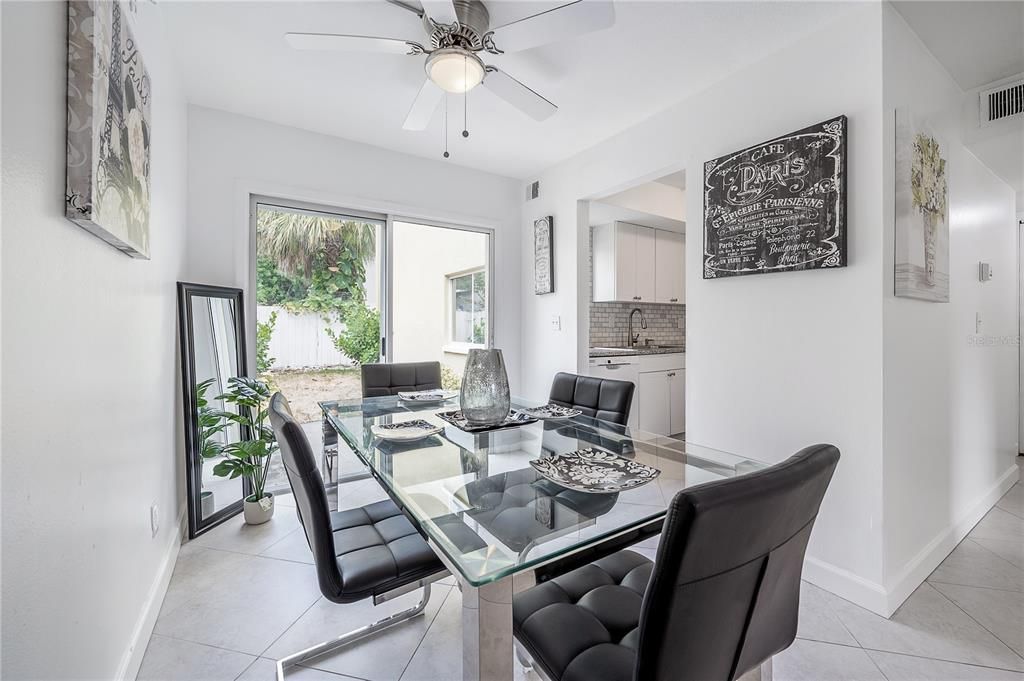 For Sale: $205,000 (1 beds, 1 baths, 702 Square Feet)