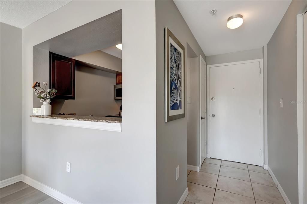 На продажу: $299,900 (2 спален, 2 ванн, 792 Квадратных фут)