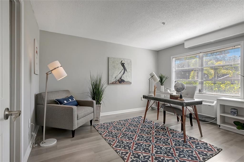 На продажу: $299,900 (2 спален, 2 ванн, 792 Квадратных фут)