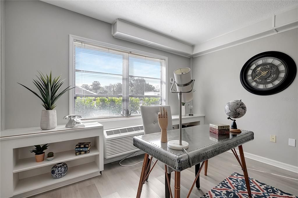 На продажу: $299,900 (2 спален, 2 ванн, 792 Квадратных фут)