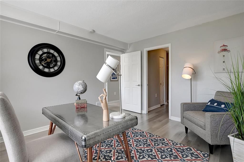 На продажу: $299,900 (2 спален, 2 ванн, 792 Квадратных фут)