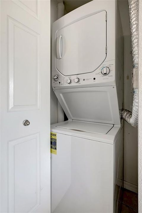 На продажу: $299,900 (2 спален, 2 ванн, 792 Квадратных фут)