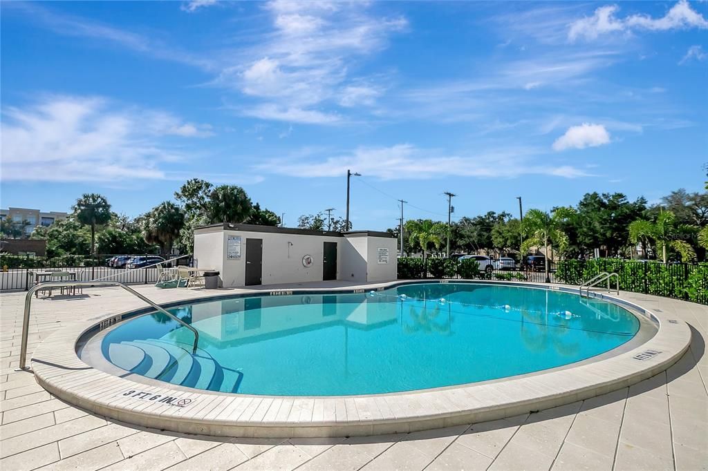 На продажу: $299,900 (2 спален, 2 ванн, 792 Квадратных фут)