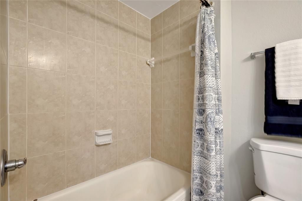 На продажу: $299,900 (2 спален, 2 ванн, 792 Квадратных фут)