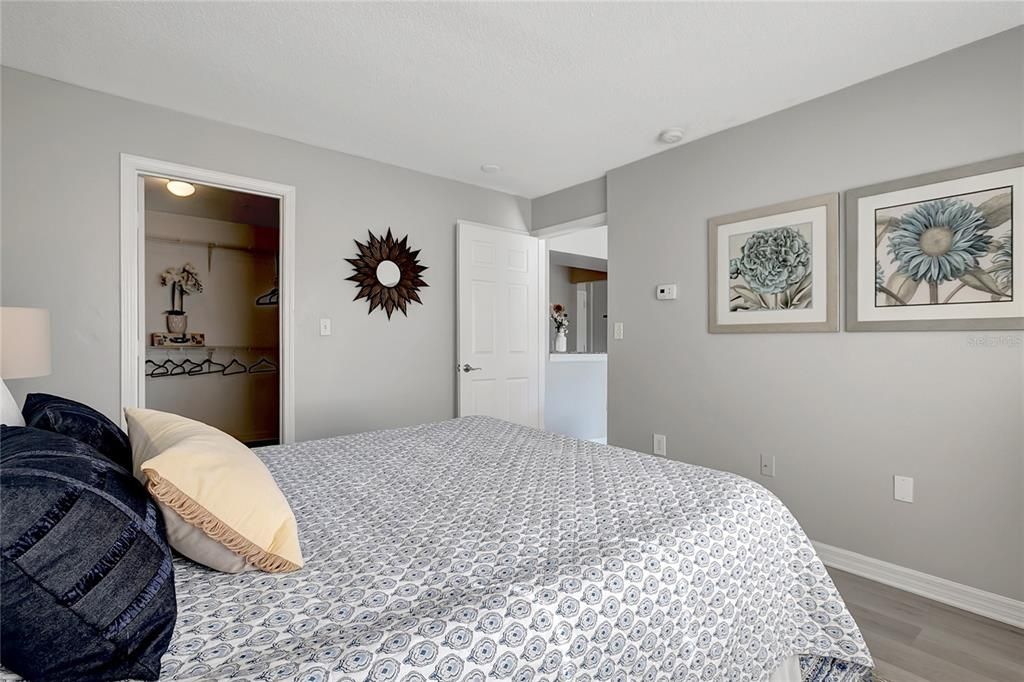 На продажу: $299,900 (2 спален, 2 ванн, 792 Квадратных фут)