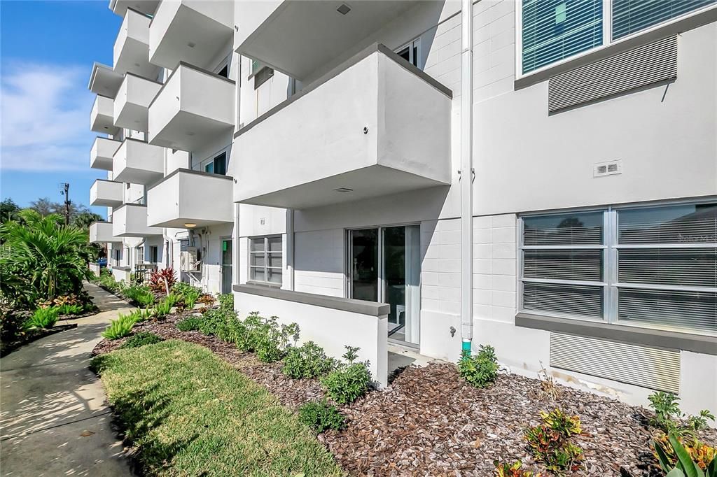 На продажу: $299,900 (2 спален, 2 ванн, 792 Квадратных фут)