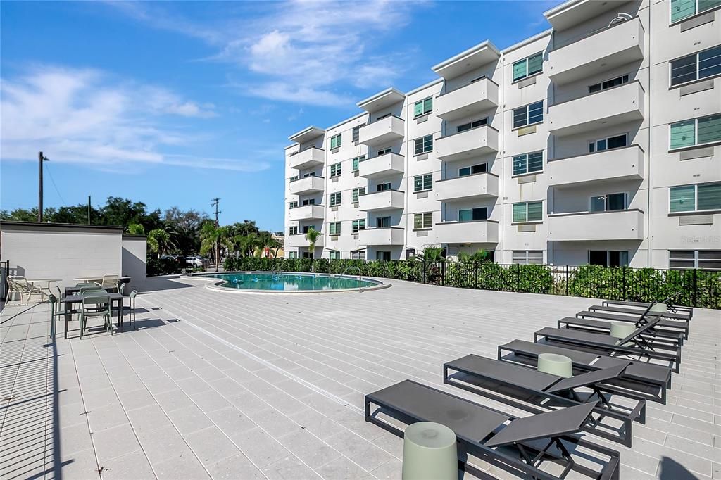 На продажу: $299,900 (2 спален, 2 ванн, 792 Квадратных фут)