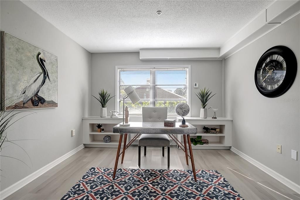 На продажу: $299,900 (2 спален, 2 ванн, 792 Квадратных фут)