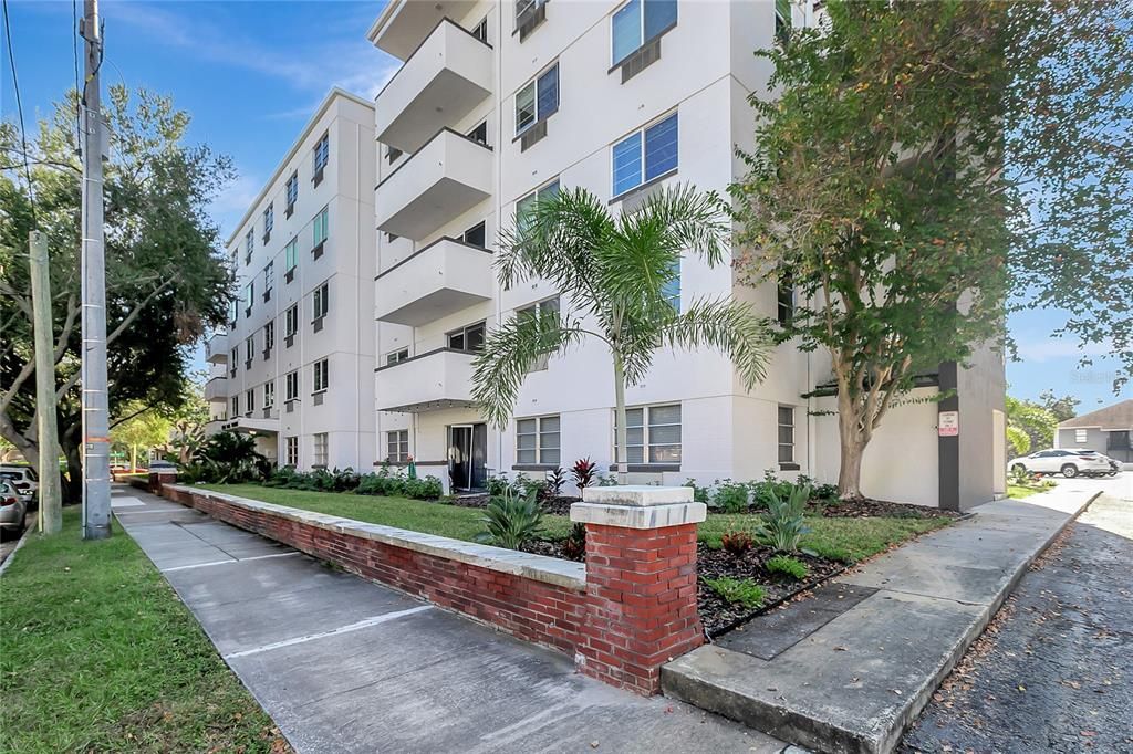 На продажу: $299,900 (2 спален, 2 ванн, 792 Квадратных фут)