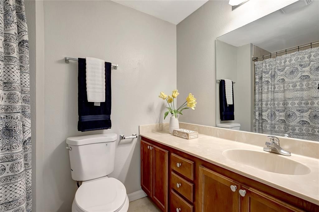 На продажу: $299,900 (2 спален, 2 ванн, 792 Квадратных фут)