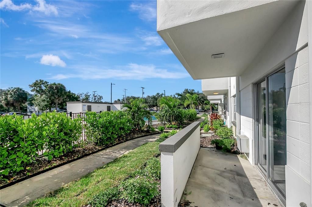 На продажу: $299,900 (2 спален, 2 ванн, 792 Квадратных фут)