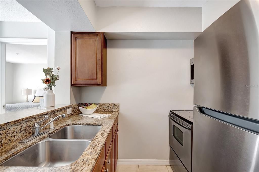 На продажу: $299,900 (2 спален, 2 ванн, 792 Квадратных фут)