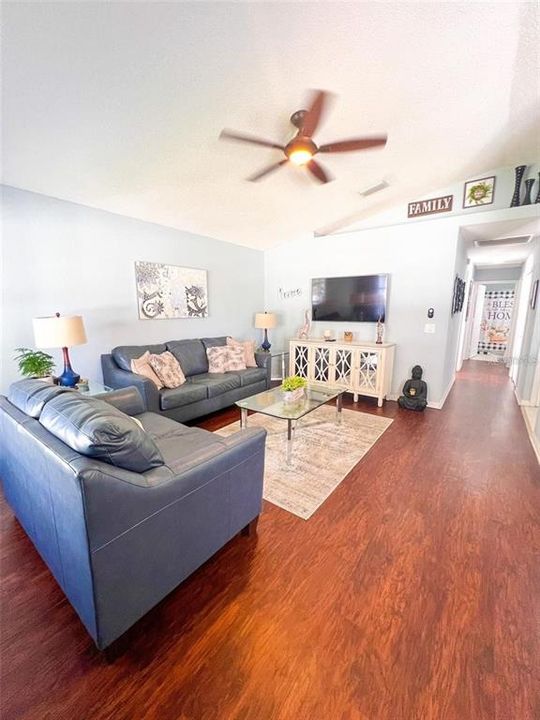 For Rent: $1,895 (3 beds, 2 baths, 1131 Square Feet)