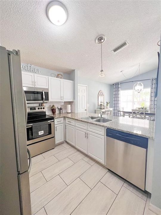 For Rent: $1,895 (3 beds, 2 baths, 1131 Square Feet)