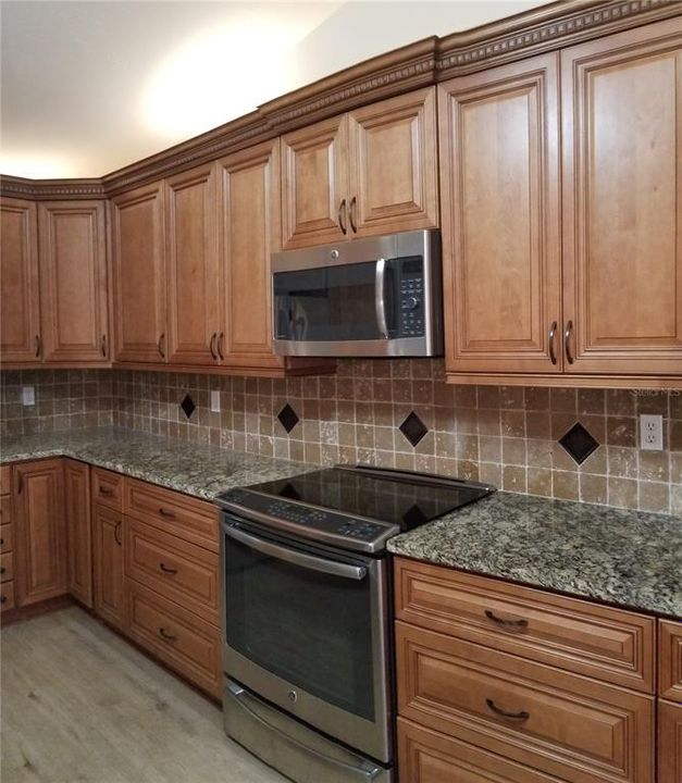 For Rent: $2,895 (3 beds, 2 baths, 1919 Square Feet)