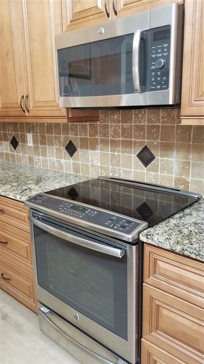 For Rent: $2,895 (3 beds, 2 baths, 1919 Square Feet)