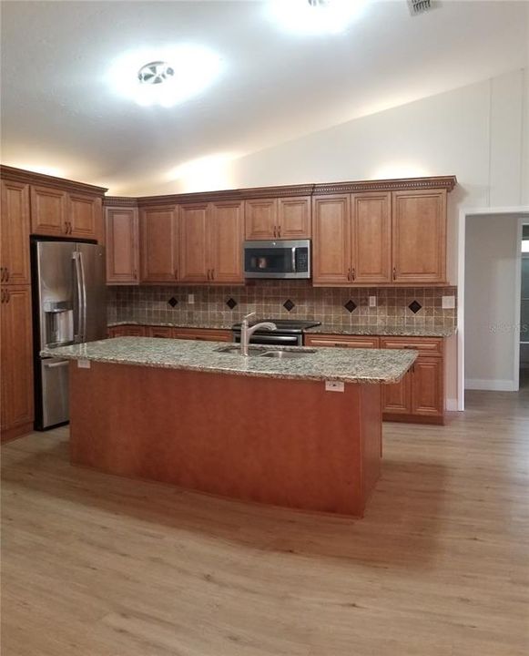 For Rent: $2,895 (3 beds, 2 baths, 1919 Square Feet)