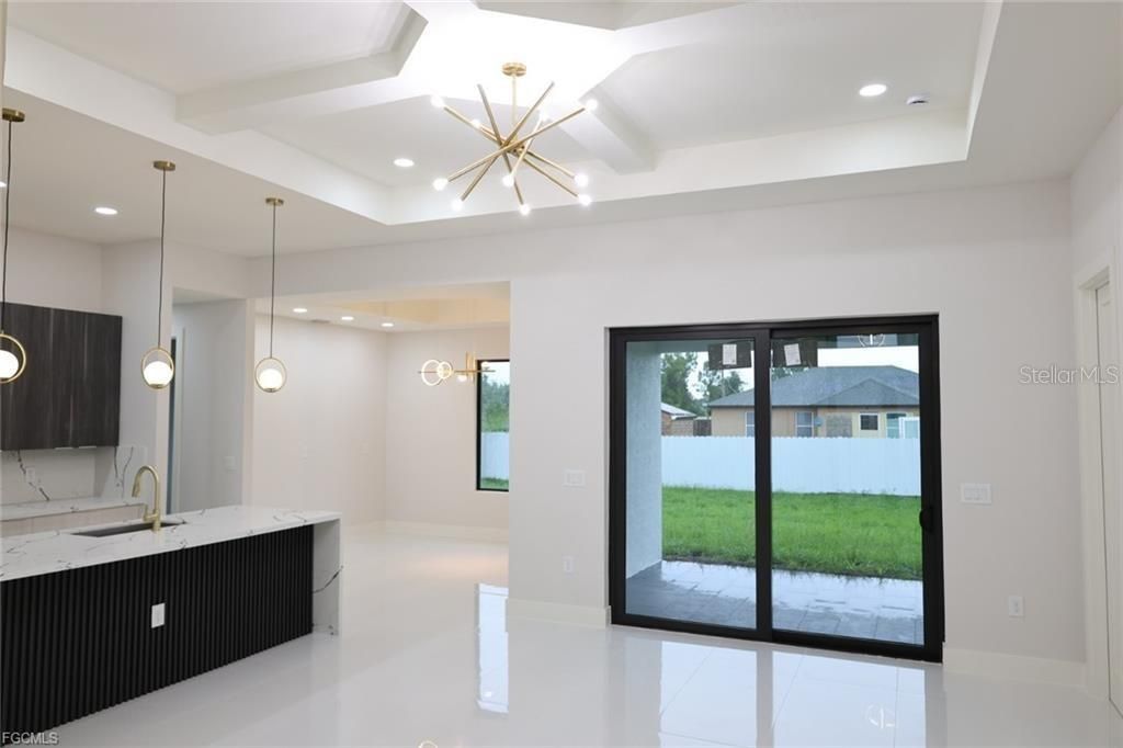 En Venta: $390,000 (4 camas, 2 baños, 1629 Pies cuadrados)