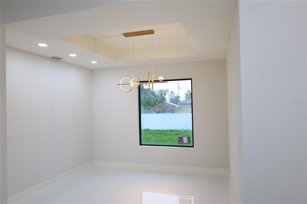 En Venta: $390,000 (4 camas, 2 baños, 1629 Pies cuadrados)