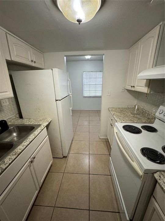 For Sale: $124,900 (2 beds, 2 baths, 970 Square Feet)