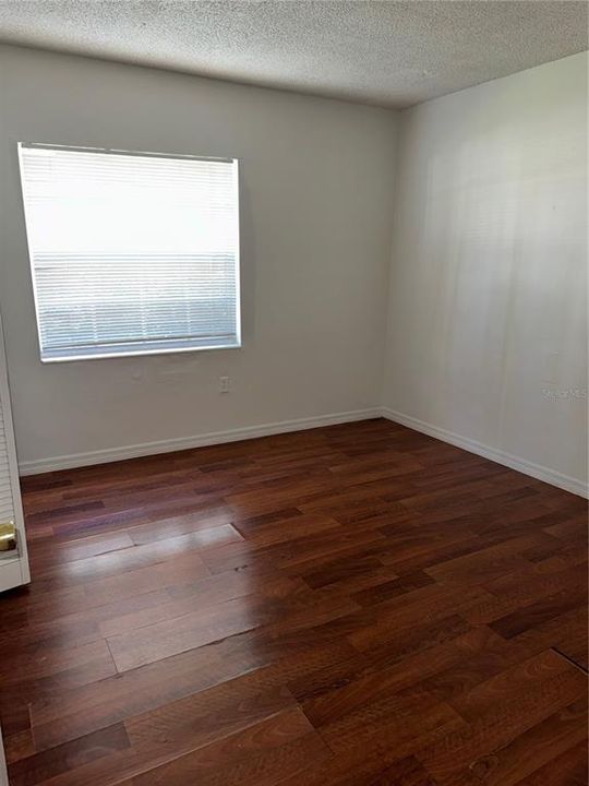 For Sale: $124,900 (2 beds, 2 baths, 970 Square Feet)