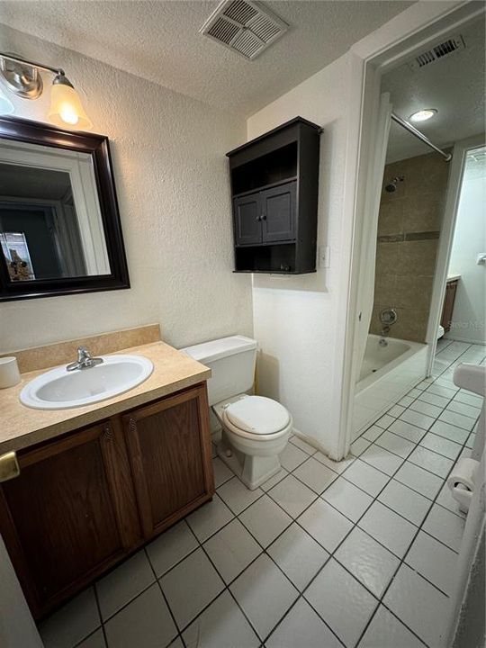 For Sale: $124,900 (2 beds, 2 baths, 970 Square Feet)