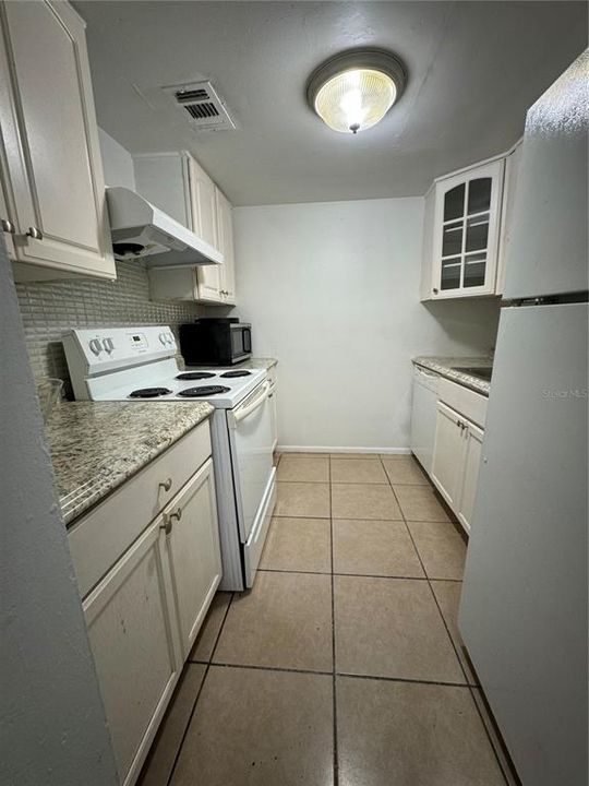 For Sale: $124,900 (2 beds, 2 baths, 970 Square Feet)