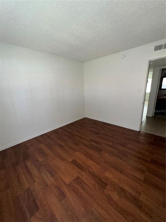 For Sale: $124,900 (2 beds, 2 baths, 970 Square Feet)