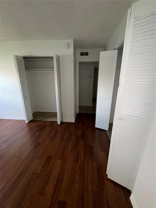 For Sale: $124,900 (2 beds, 2 baths, 970 Square Feet)