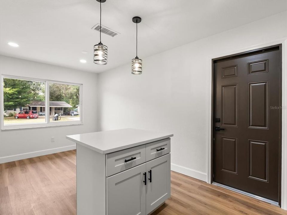 En Venta: $299,000 (3 camas, 2 baños, 1059 Pies cuadrados)