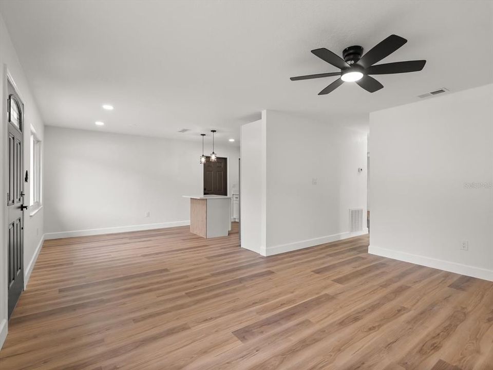 En Venta: $299,000 (3 camas, 2 baños, 1059 Pies cuadrados)