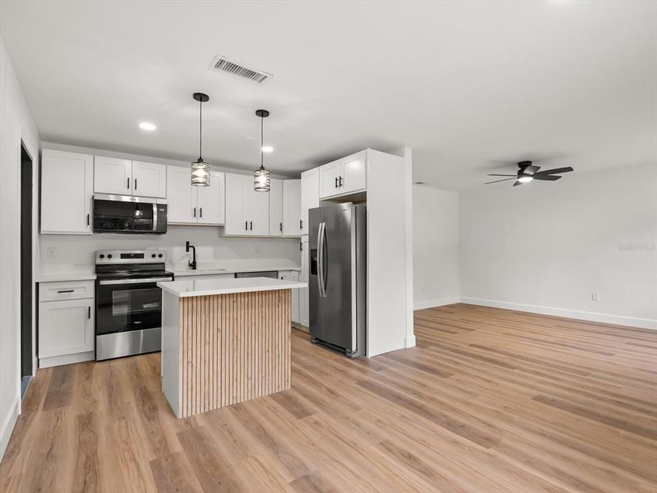 En Venta: $299,000 (3 camas, 2 baños, 1059 Pies cuadrados)