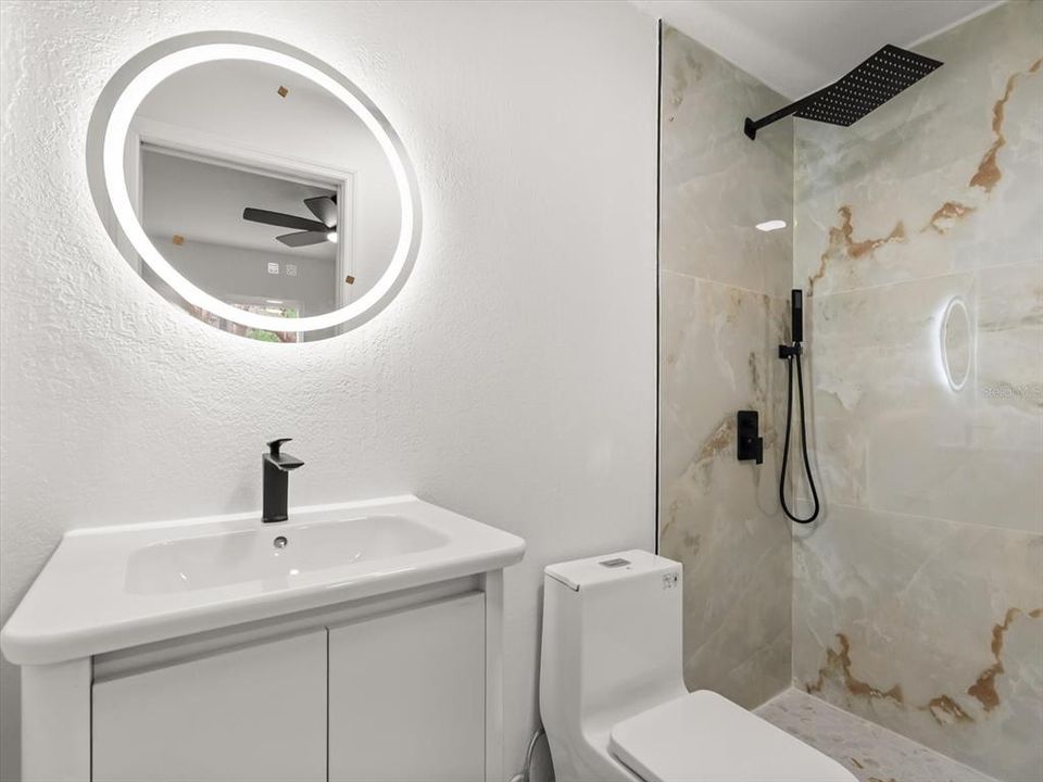 En Venta: $299,000 (3 camas, 2 baños, 1059 Pies cuadrados)