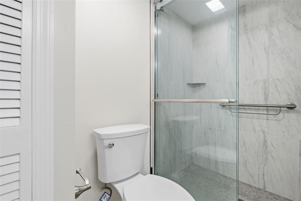 For Sale: $197,000 (2 beds, 2 baths, 1044 Square Feet)