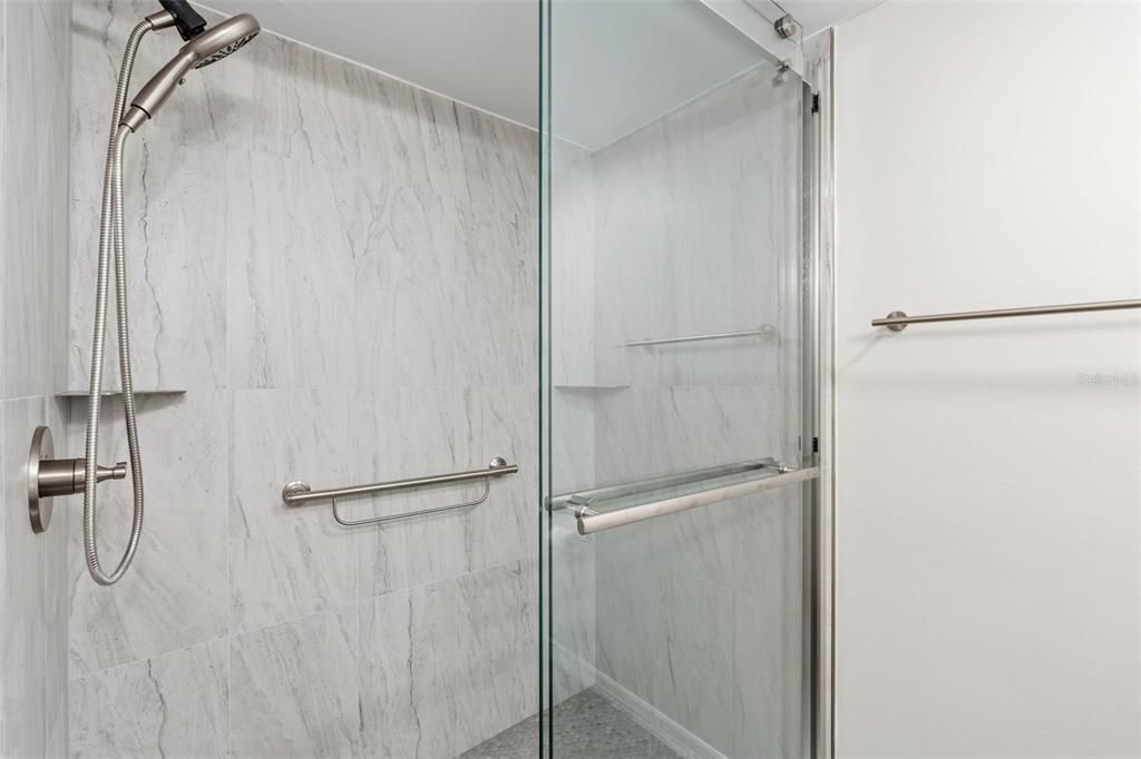 For Sale: $197,000 (2 beds, 2 baths, 1044 Square Feet)