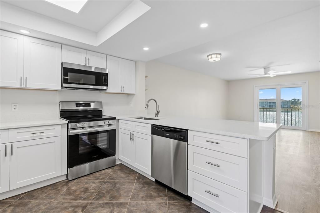 For Sale: $197,000 (2 beds, 2 baths, 1044 Square Feet)